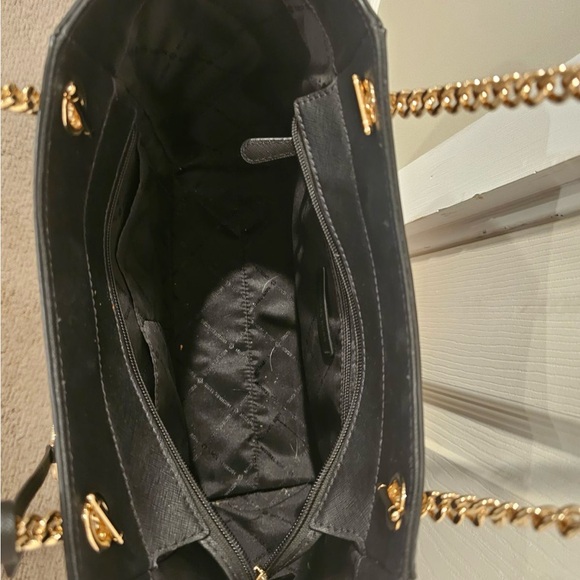 Medium sized Michael kors handbag - Picture 2 of 2